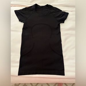 Lululemon black Swiftly Tech Short-Sleeve Shirt - size 4